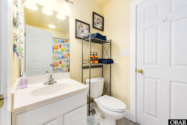 bathroom featuring toilet, curtained shower, and vanity