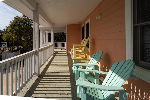 balcony featuring covered porch