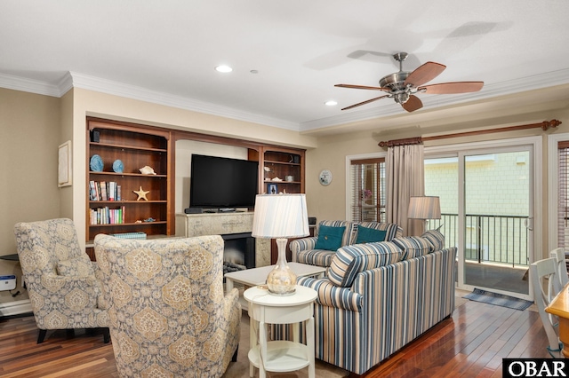 living area with hardwood / wood-style floors, ornamental molding, a ceiling fan, and recessed lighting
