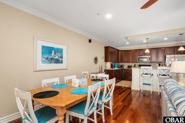 dining area with crown molding, hardwood / wood-style flooring, recessed lighting, and a ceiling fan