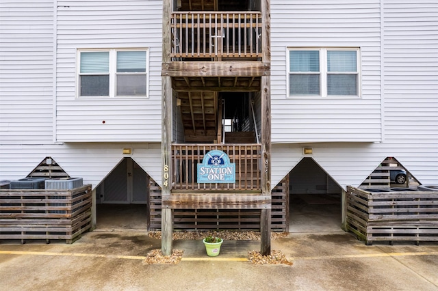 exterior space featuring driveway