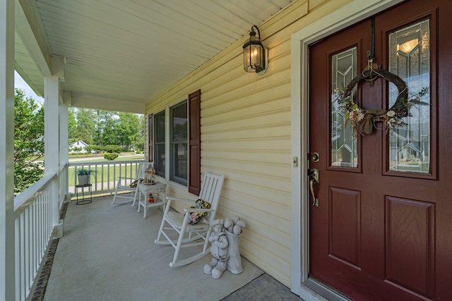 doorway to property with covered porch