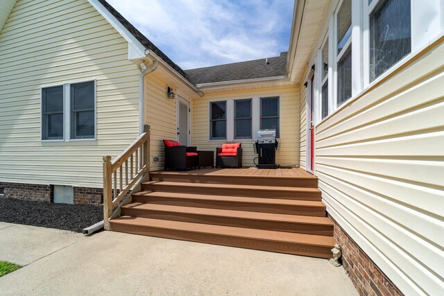 property entrance featuring roof with shingles and crawl space