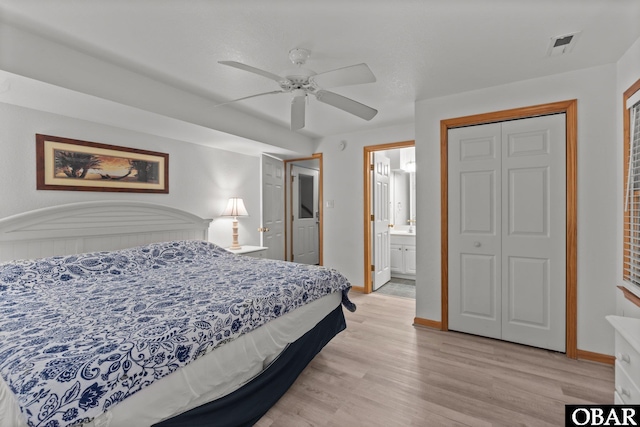 bedroom featuring light wood-type flooring, visible vents, baseboards, and a ceiling fan