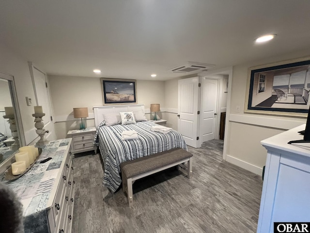 bedroom with dark wood-type flooring, recessed lighting, visible vents, and baseboards