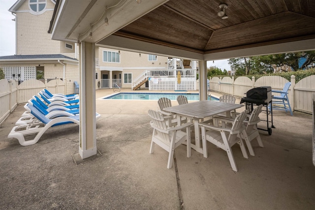 view of swimming pool with a fenced in pool, outdoor dining area, a fenced backyard, and a patio