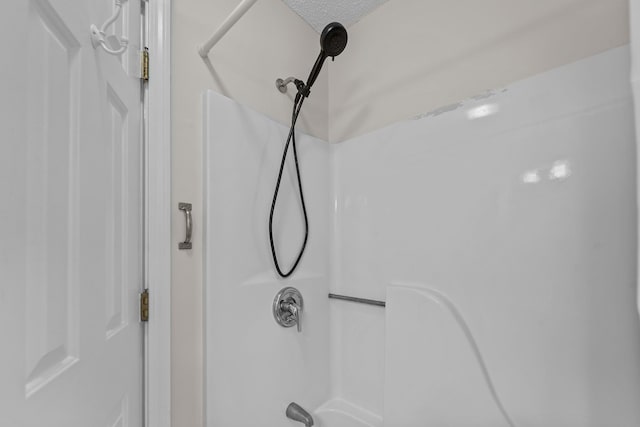 details featuring shower / tub combination