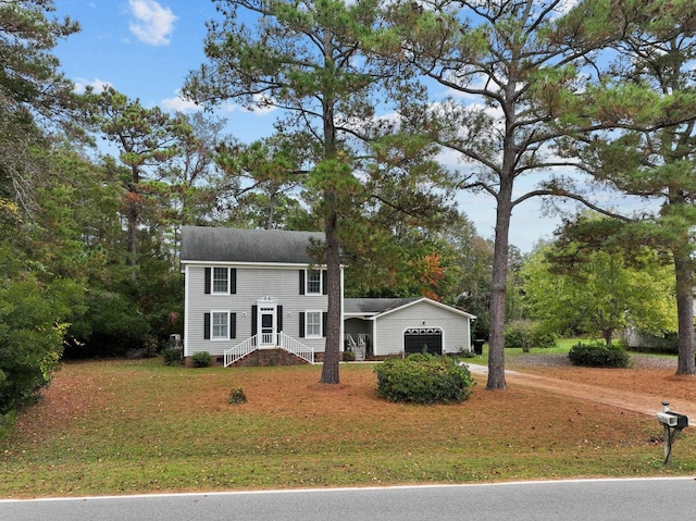 colonial home featuring dirt driveway and a front lawn