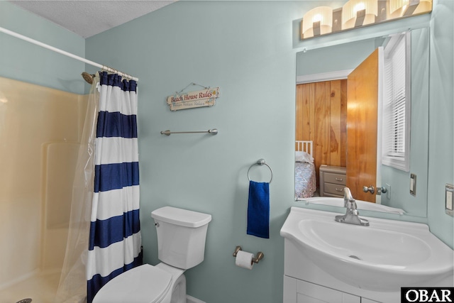 bathroom with curtained shower, a textured ceiling, toilet, and vanity