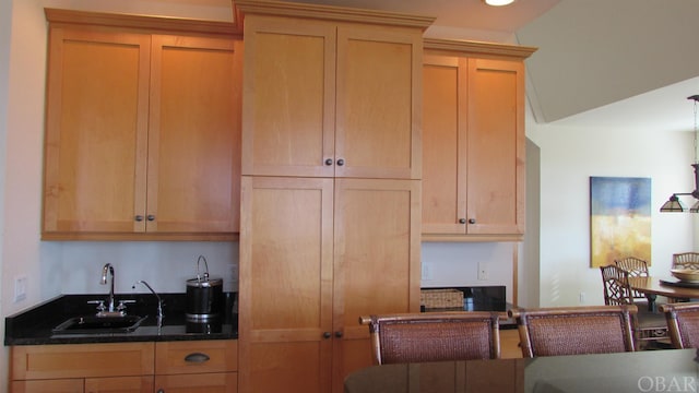 kitchen featuring a sink and decorative light fixtures