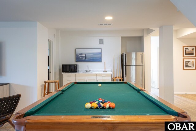 rec room featuring indoor wet bar, visible vents, billiards, and wood finished floors