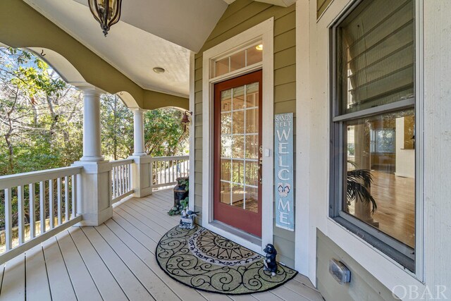 property entrance featuring a porch