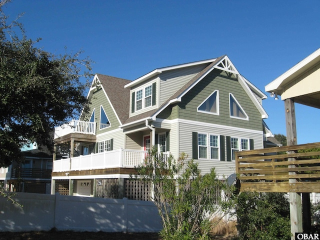 view of front facade featuring a shingled roof