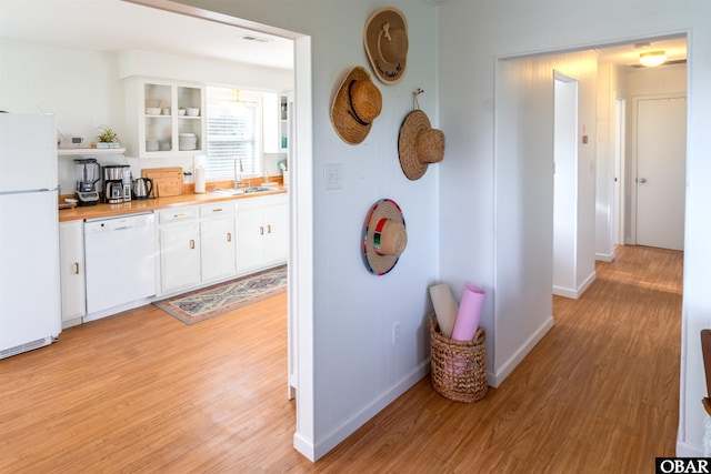 24217 N Holiday Blvd Lot 79, Rodanthe, NC 27968 - hallway featuring a sink and light wood finished floors