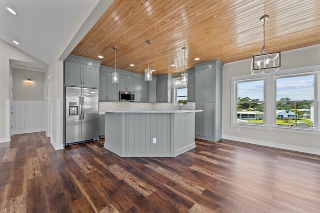 kitchen with stainless steel appliances, dark wood finished floors, hanging light fixtures, and gray cabinetry