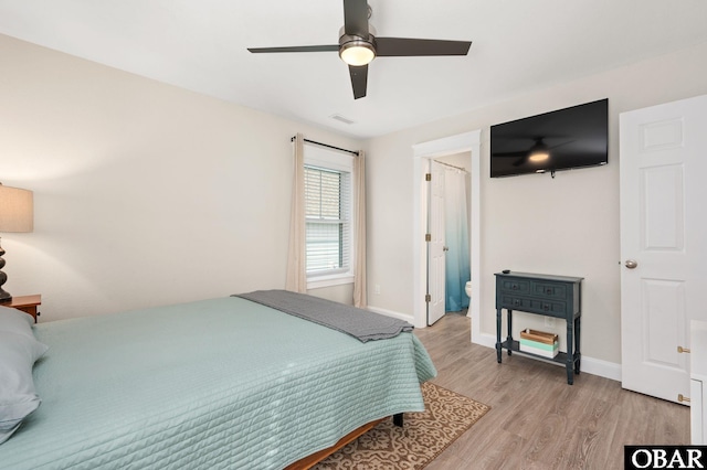 bedroom featuring light wood-style floors, visible vents, baseboards, and ceiling fan