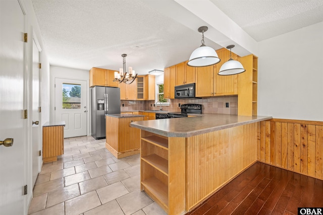 4005 Ivy Ln Lot # 16, Kitty Hawk, NC 27949 - kitchen with open shelves, black appliances, a sink, a chandelier, and a textured ceiling