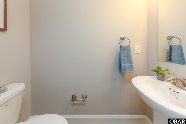 bathroom featuring a sink and toilet