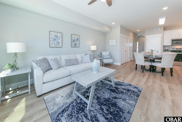 living area featuring recessed lighting, visible vents, light wood-style flooring, and baseboards