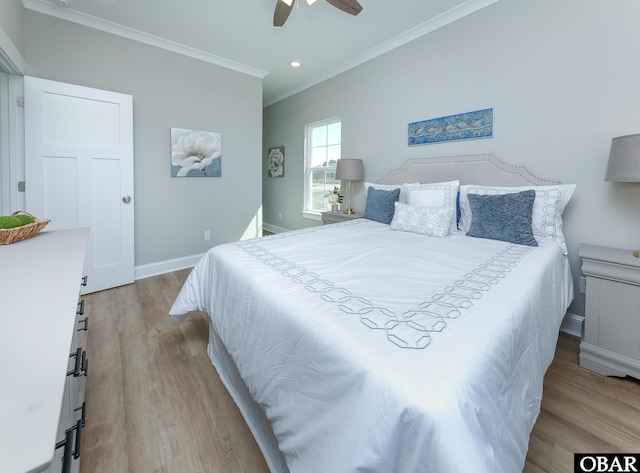 bedroom with baseboards, ceiling fan, ornamental molding, light wood-style floors, and recessed lighting