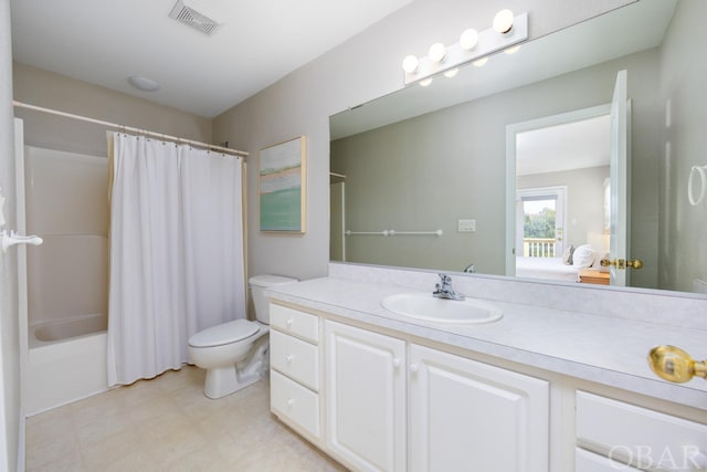 full bath with toilet, shower / tub combo, vanity, visible vents, and ensuite bath