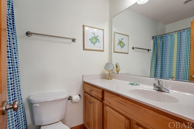 full bathroom with toilet, curtained shower, and vanity