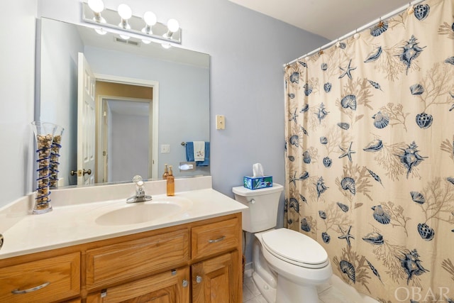 full bathroom featuring a shower with curtain, visible vents, vanity, and toilet