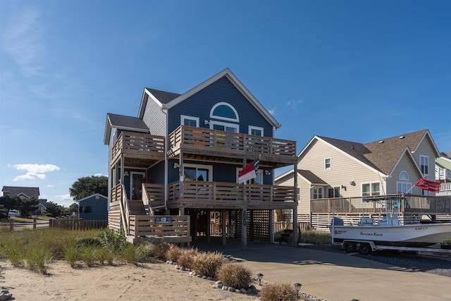 view of front of house with a balcony