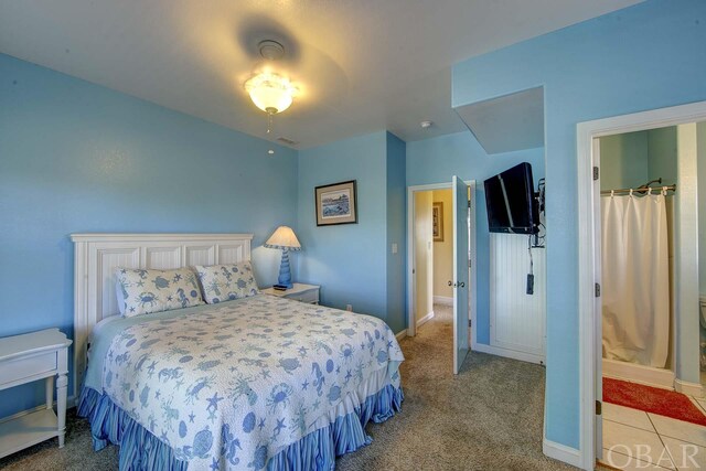 bedroom featuring light carpet, visible vents, and baseboards