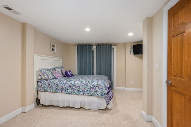 bedroom with light colored carpet, visible vents, baseboards, and recessed lighting