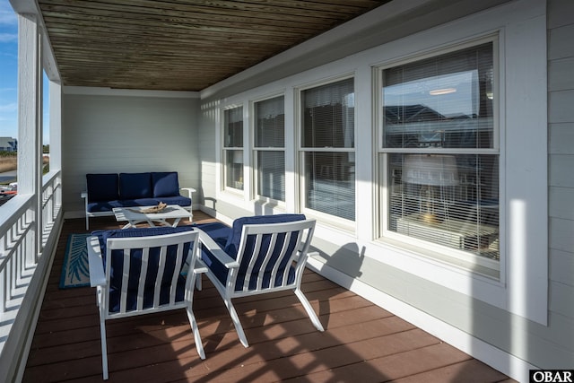 balcony featuring an outdoor hangout area