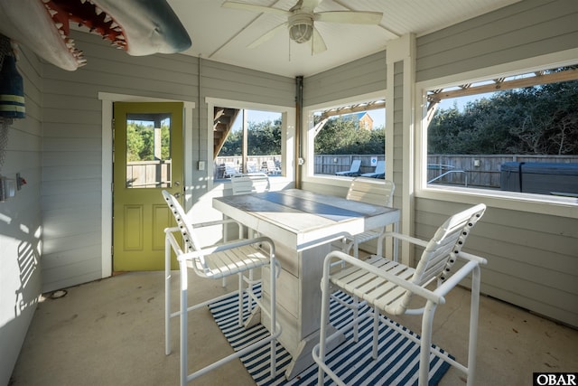 sunroom with ceiling fan