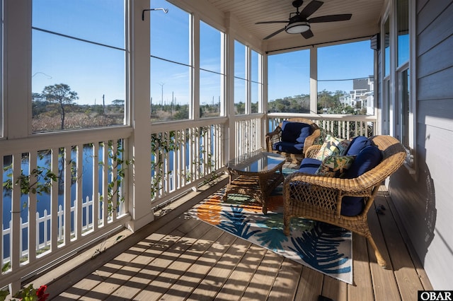 sunroom / solarium featuring a ceiling fan