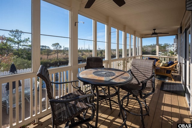 sunroom / solarium featuring a ceiling fan