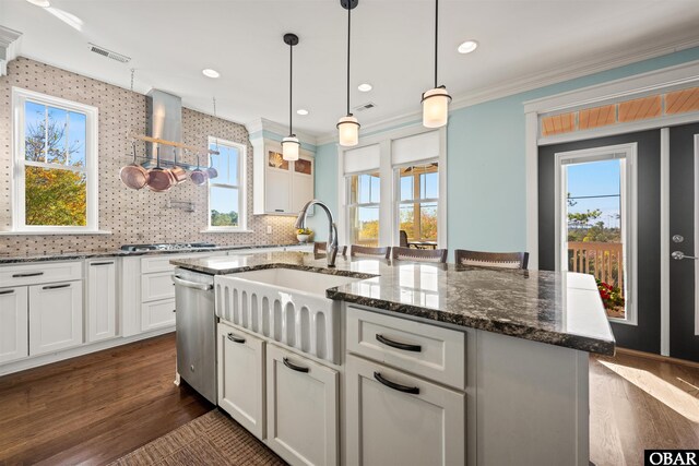 kitchen featuring visible vents, dishwasher, ornamental molding, dark wood-style floors, and white cabinets