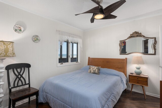 bedroom featuring dark wood-style floors, baseboards, ornamental molding, and a ceiling fan