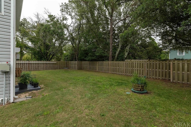 view of yard featuring a fenced backyard