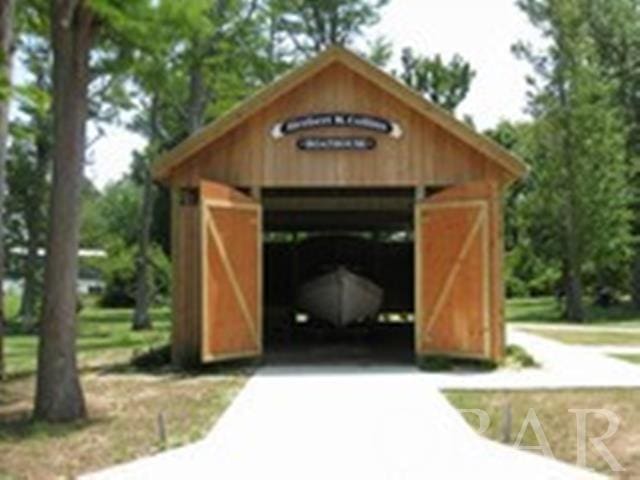 view of detached garage