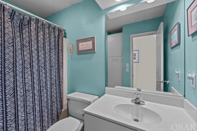 bathroom with toilet, a shower with shower curtain, a textured ceiling, and vanity