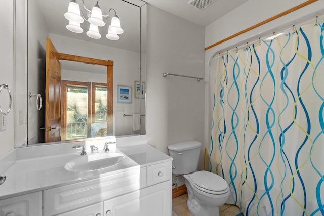 bathroom featuring a notable chandelier, curtained shower, visible vents, toilet, and vanity