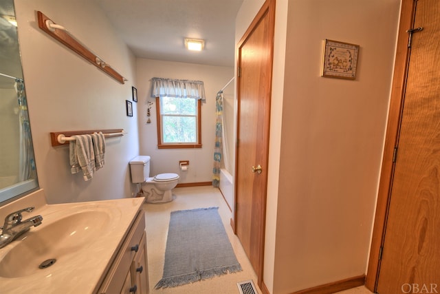 full bathroom featuring baseboards, visible vents, toilet, shower / bath combination with curtain, and vanity