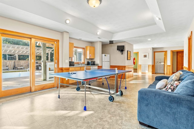 recreation room featuring recessed lighting, washer / clothes dryer, a raised ceiling, visible vents, and wainscoting