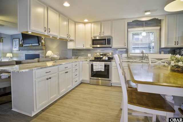 400 Driftwood Dr Lot 168, Elizabeth City, NC 27909 - kitchen featuring stainless steel appliances, a peninsula, white cabinets, tasteful backsplash, and recessed lighting