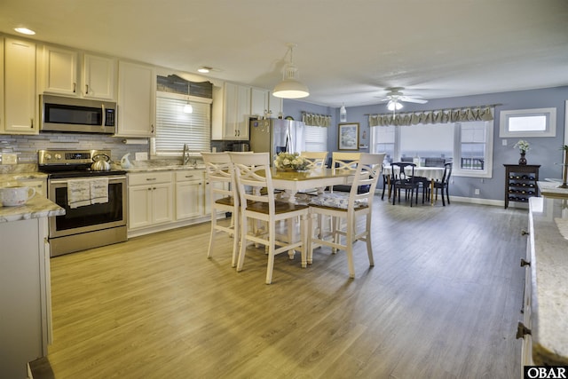 400 Driftwood Dr Lot 168, Elizabeth City, NC 27909 - kitchen featuring stainless steel appliances, a sink, light wood-style flooring, decorative backsplash, and a ceiling fan