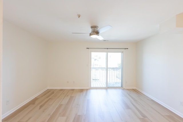 unfurnished room featuring light wood-style flooring, baseboards, and ceiling fan