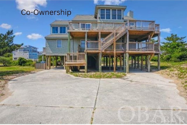 view of front of house featuring a carport and concrete driveway