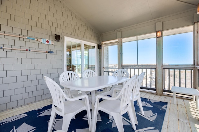 sunroom / solarium with vaulted ceiling