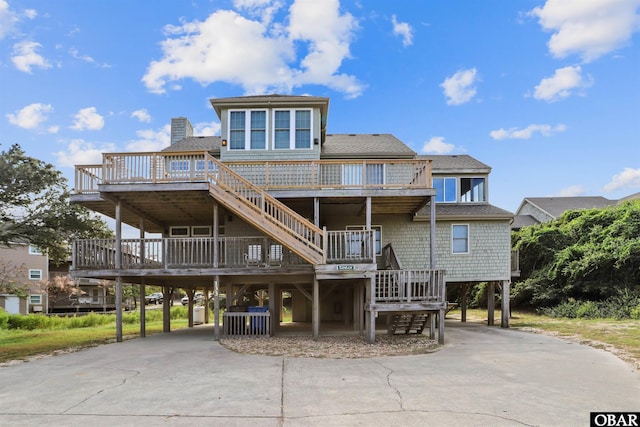 view of front of home featuring a carport, roof with shingles, and driveway