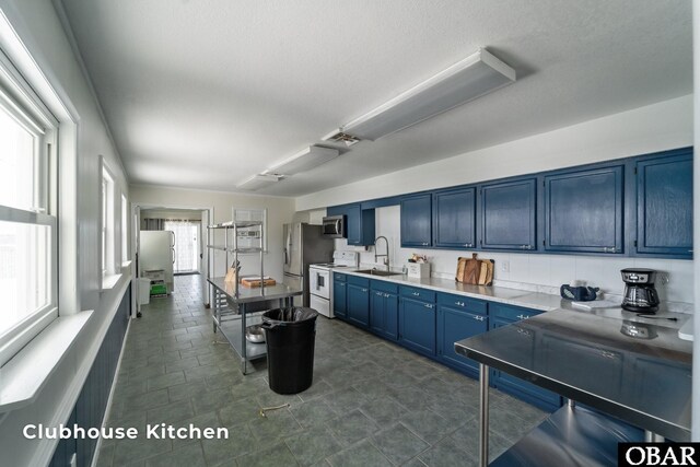 116 W Old Cove Rd Lot 1, Nags Head, NC 27959 - kitchen featuring a sink, stainless steel appliances, visible vents, light countertops, and blue cabinetry