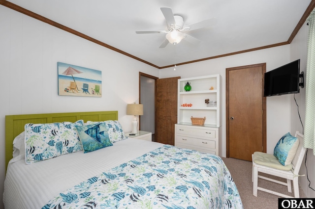 bedroom with crown molding, carpet flooring, and a ceiling fan